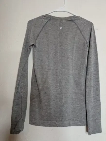 Lululemon  Breathe Repeat Movement is Medicine Womens Gray Shirt Size 6 Athletic - Picture 4 of 5